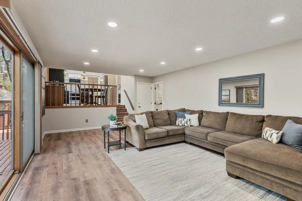 9515 Risewood Circle, Eden Prairie, MN 55347