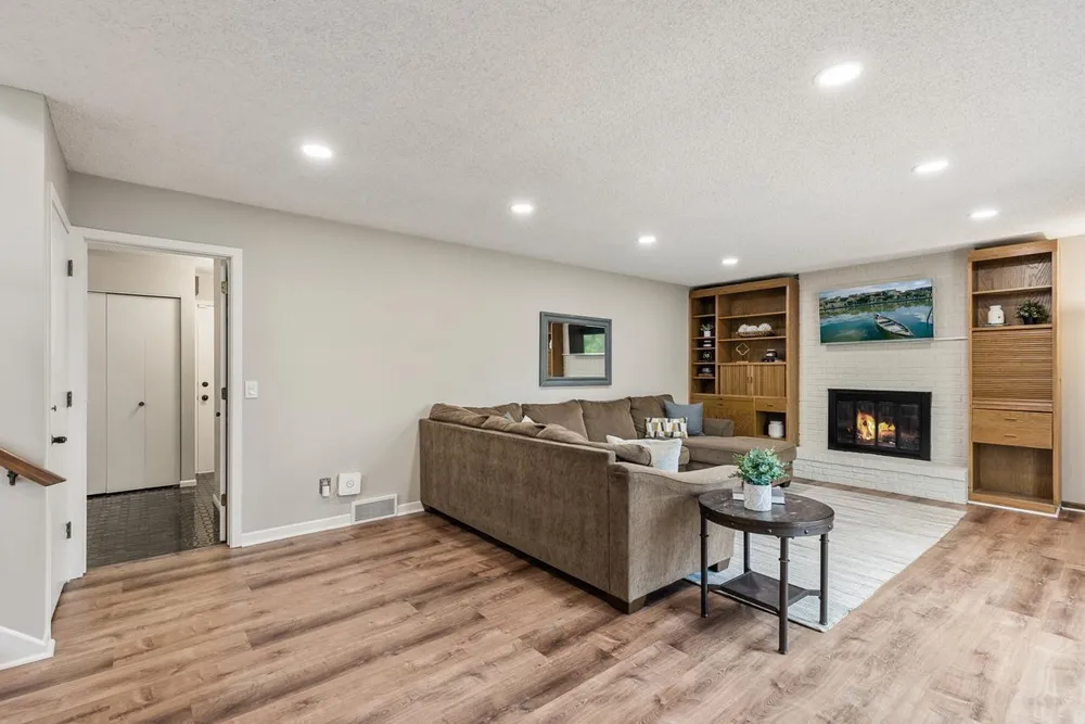 9515 Risewood Circle, Eden Prairie, MN 55347