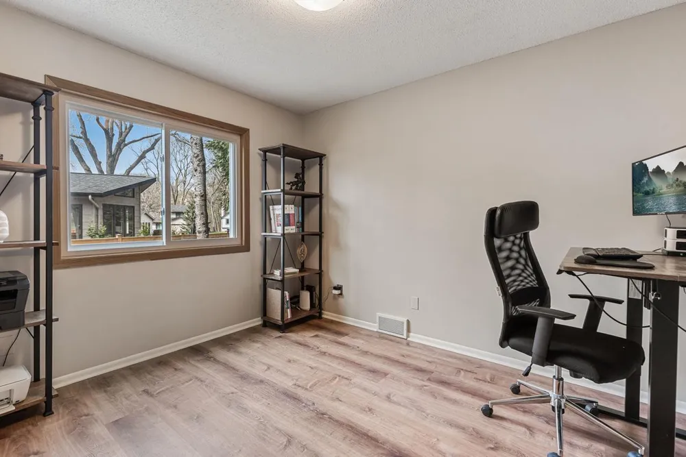 9515 Risewood Circle, Eden Prairie, MN 55347