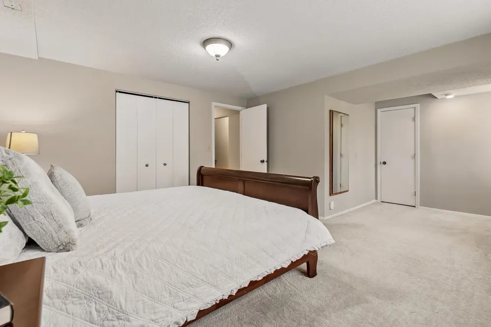 9515 Risewood Circle, Eden Prairie, MN 55347