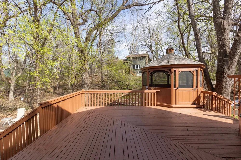 9515 Risewood Circle, Eden Prairie, MN 55347