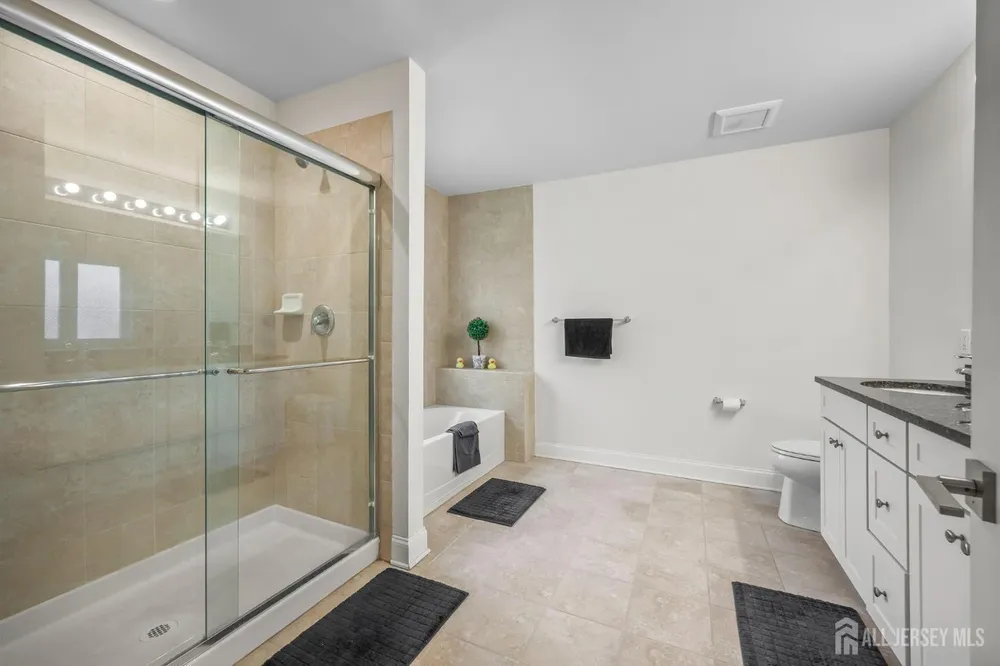 136 Southwood Dr, Old Bridge, NJ 08857