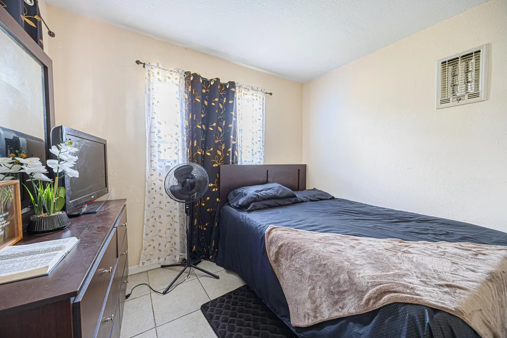 1125 NW 27th Ave, Fort Lauderdale, FL 33311