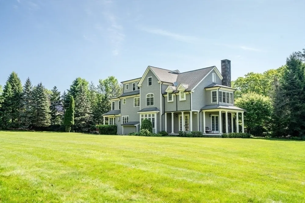 2 Stonegate Ln, Dover, MA 02030