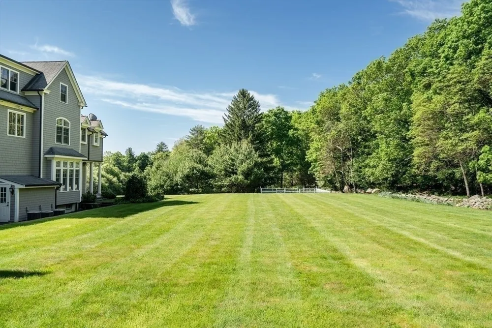2 Stonegate Ln, Dover, MA 02030