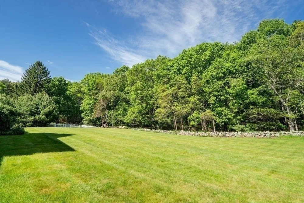 2 Stonegate Ln, Dover, MA 02030