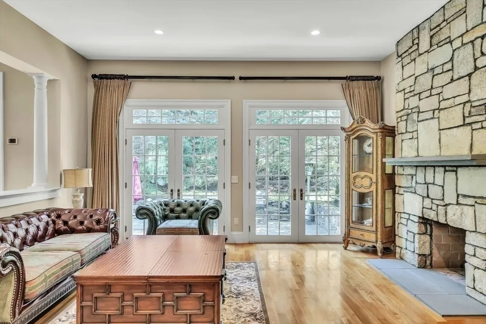 2 Stonegate Ln, Dover, MA 02030