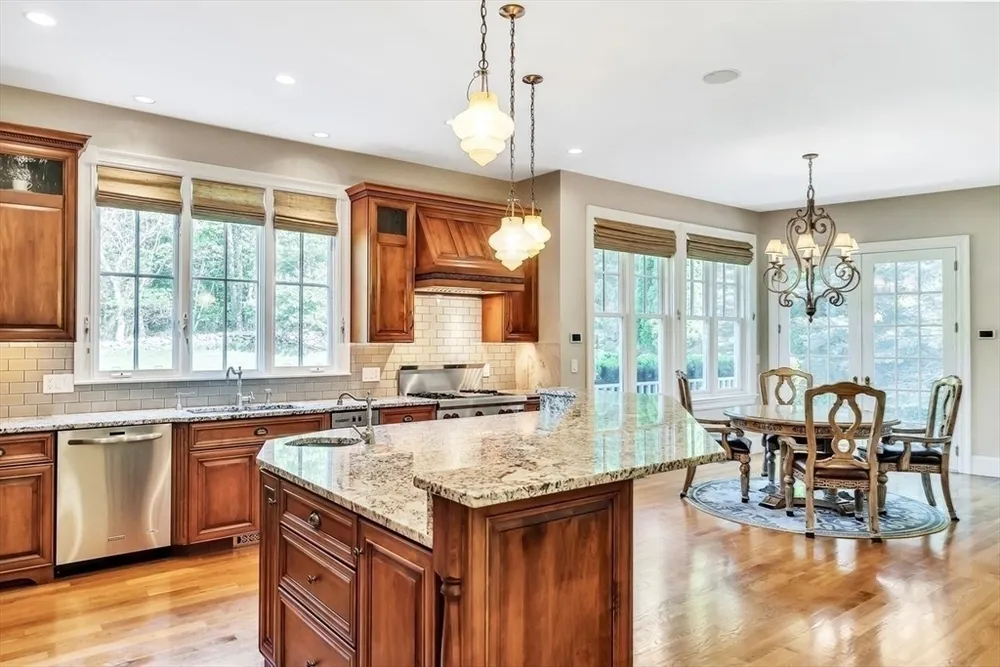 2 Stonegate Ln, Dover, MA 02030