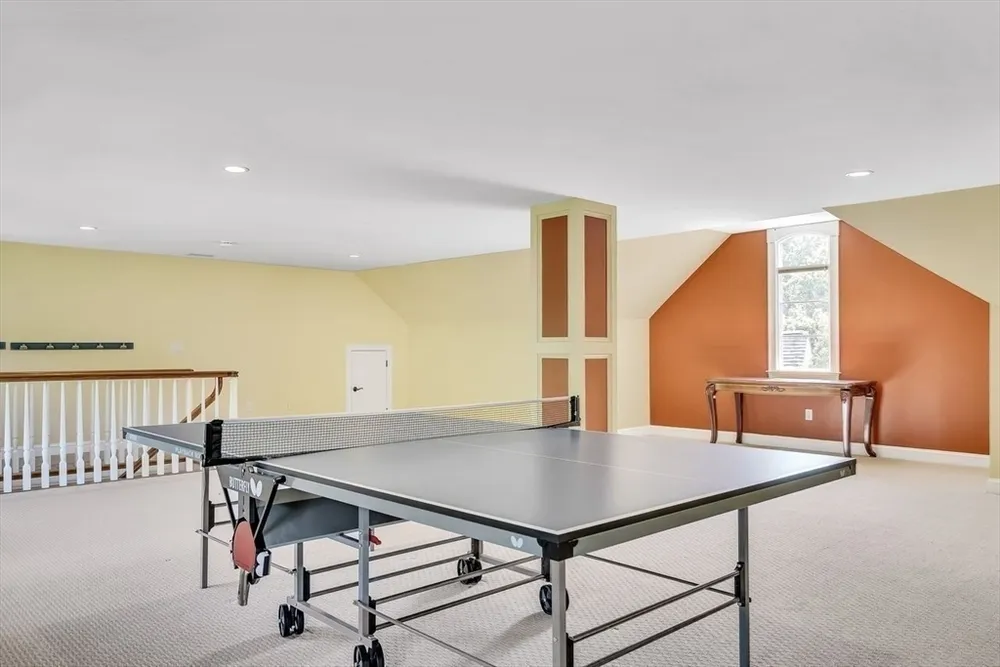 2 Stonegate Ln, Dover, MA 02030