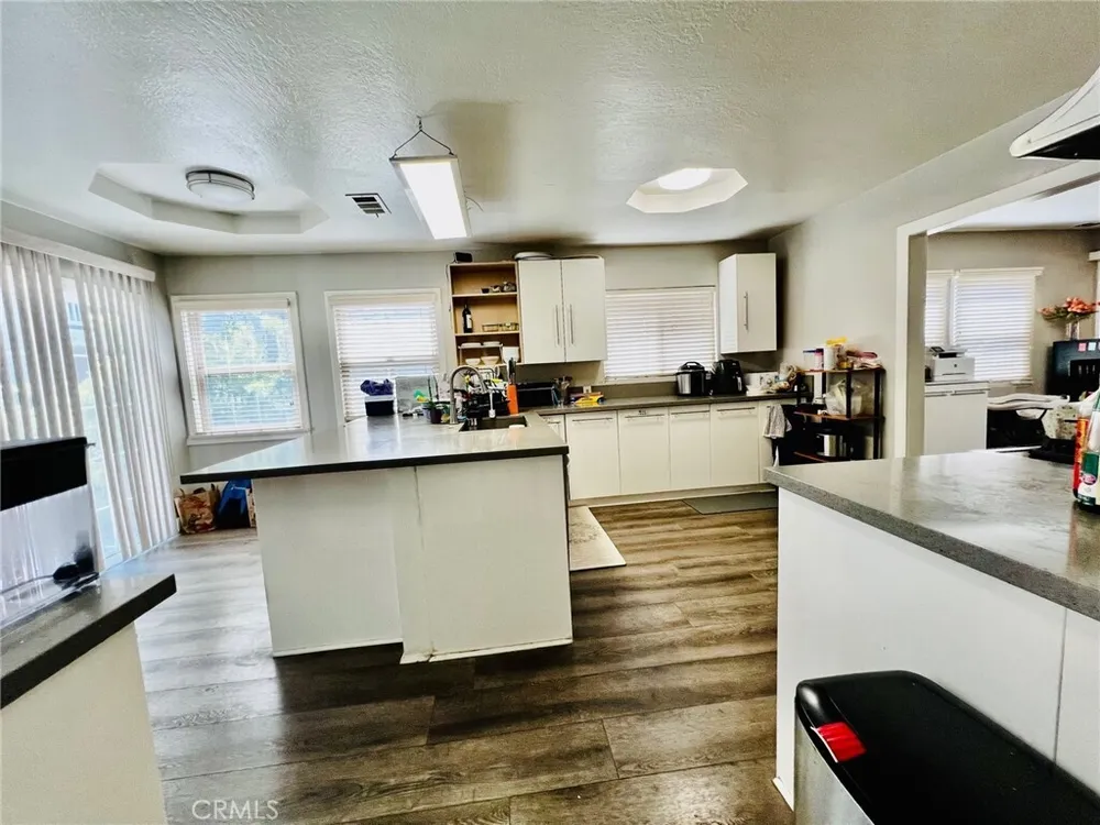 915 W 21st St, South Los Angeles, CA 90007