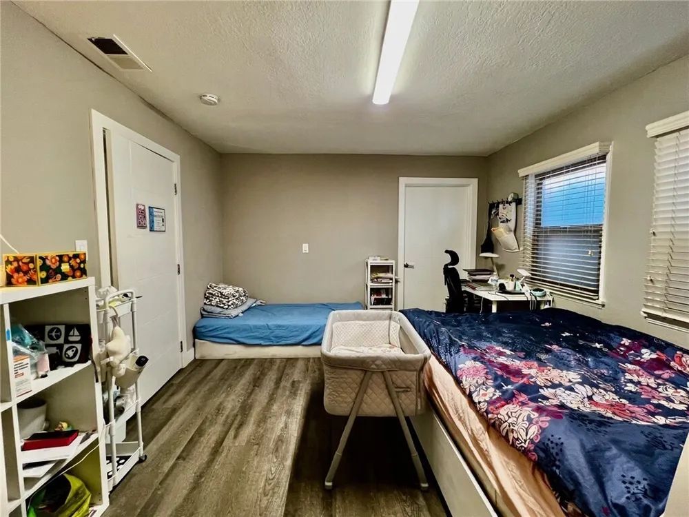 915 W 21st St, South Los Angeles, CA 90007
