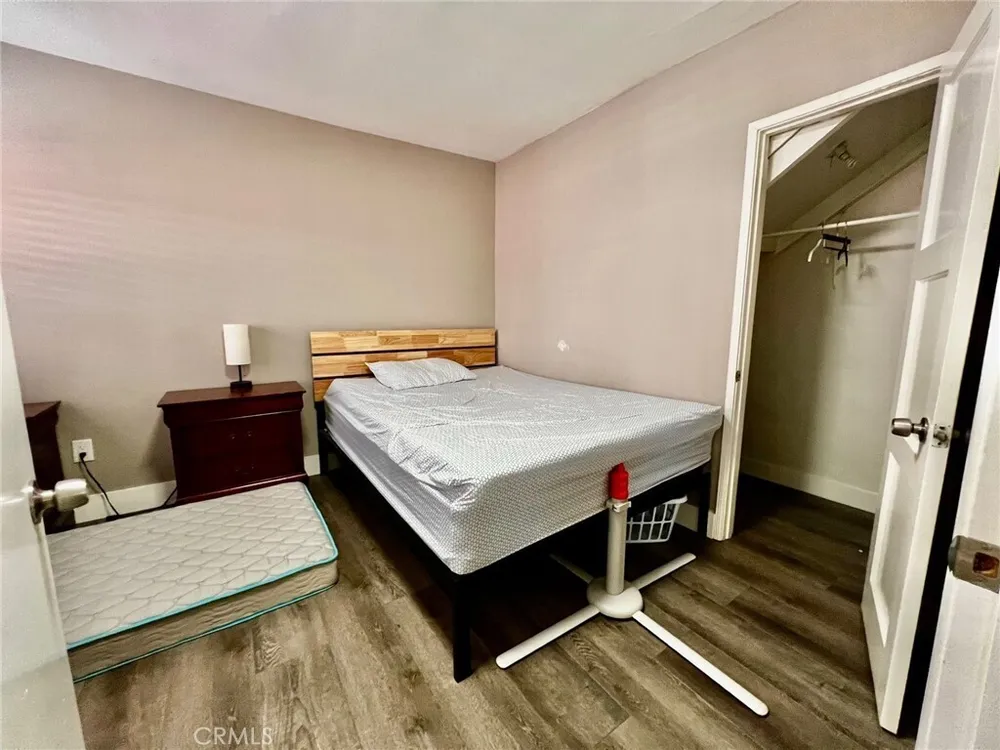 915 W 21st St, South Los Angeles, CA 90007