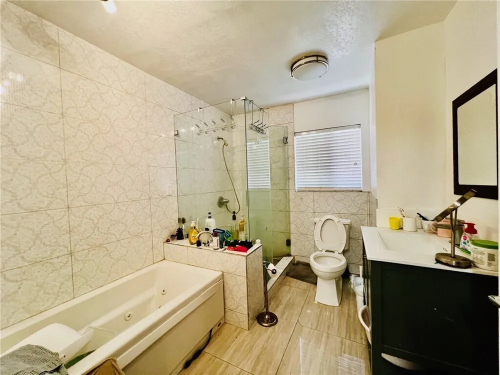 915 W 21st St, South Los Angeles, CA 90007