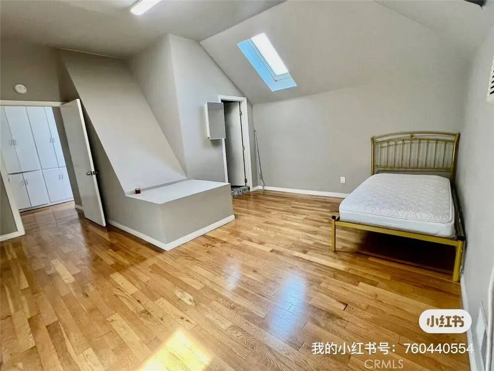 915 W 21st St, South Los Angeles, CA 90007