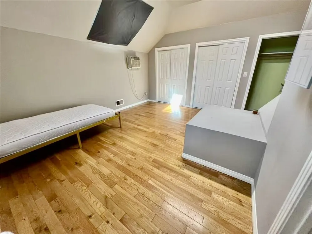 915 W 21st St, South Los Angeles, CA 90007