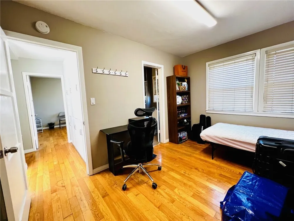 915 W 21st St, South Los Angeles, CA 90007