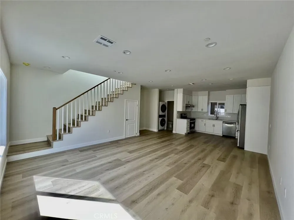 915 W 21st St, South Los Angeles, CA 90007