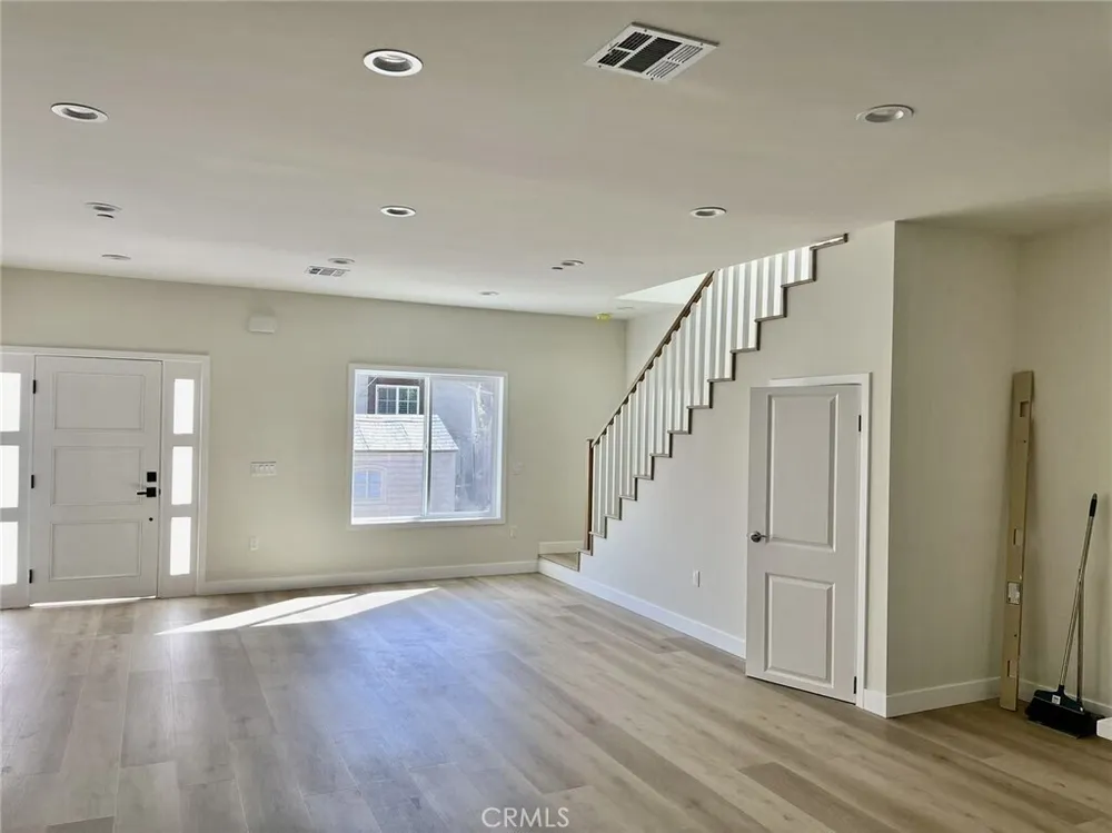 915 W 21st St, South Los Angeles, CA 90007