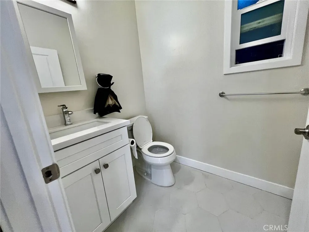 915 W 21st St, South Los Angeles, CA 90007