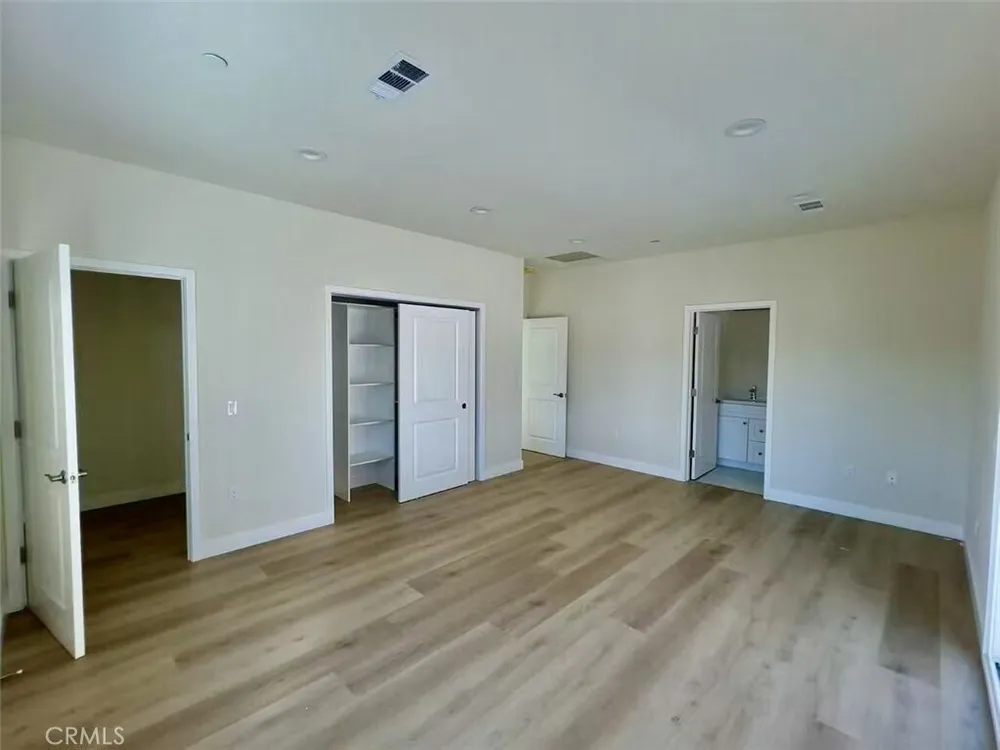 915 W 21st St, South Los Angeles, CA 90007
