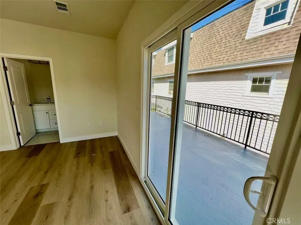 915 W 21st St, South Los Angeles, CA 90007