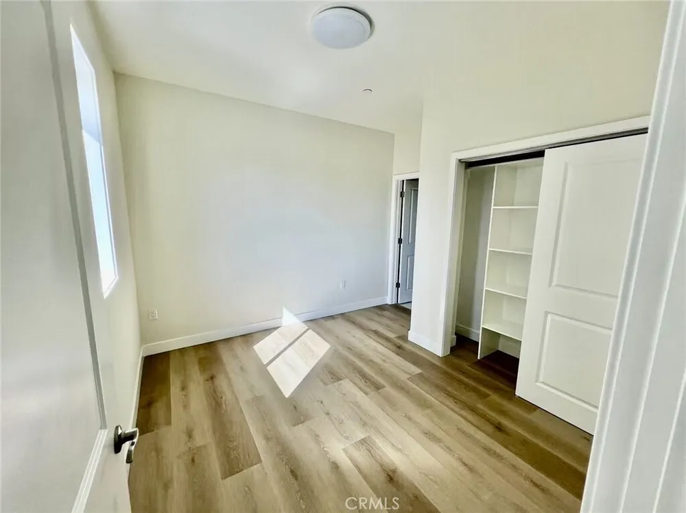 915 W 21st St, South Los Angeles, CA 90007