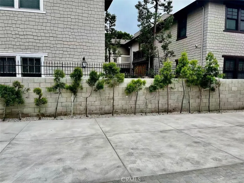 915 W 21st St, South Los Angeles, CA 90007