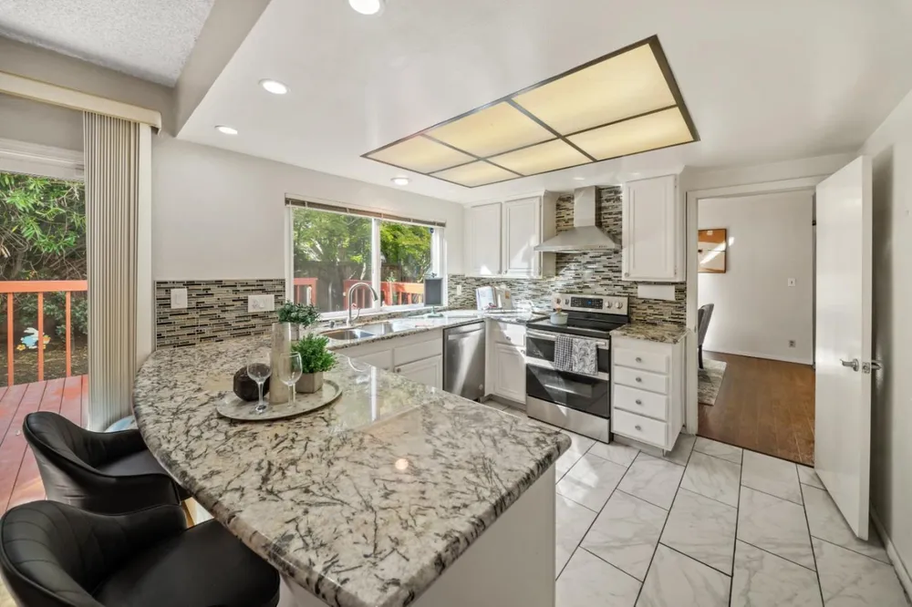 60 Beach Park Blvd, Foster City, CA 94404