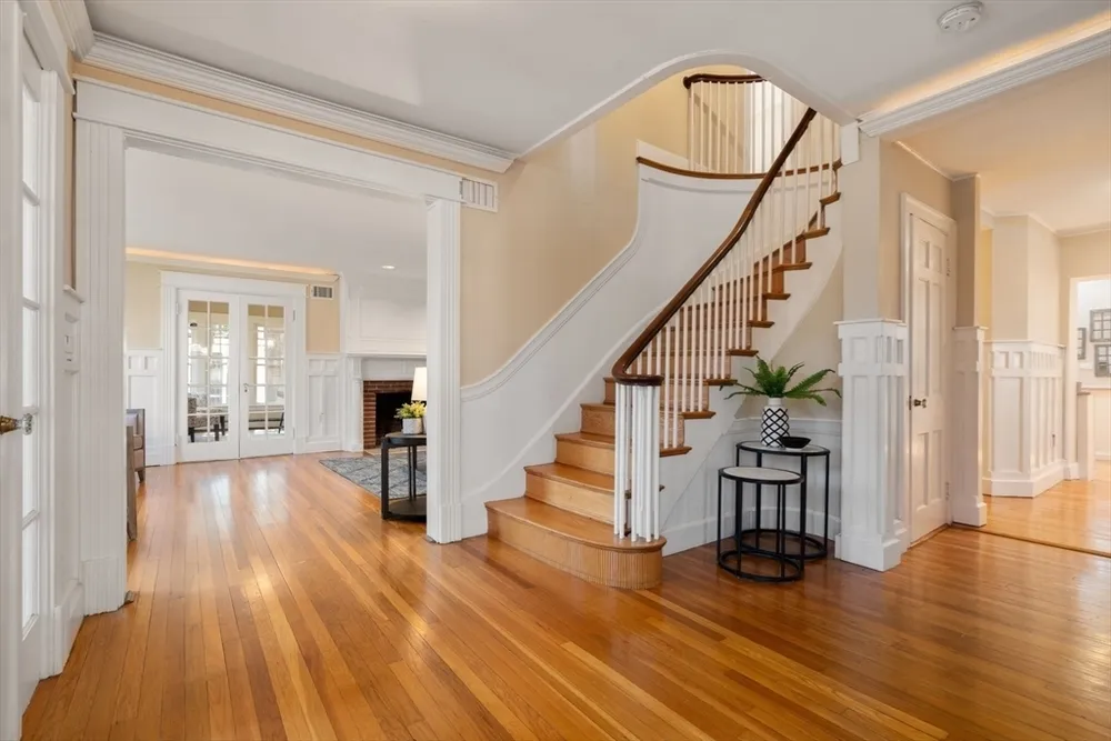 29 Gammons Rd, Newton, MA 02468