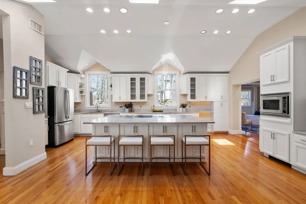 29 Gammons Rd, Newton, MA 02468