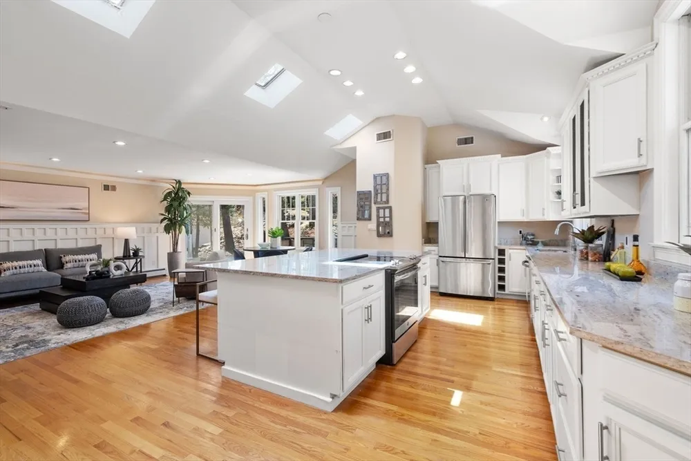 29 Gammons Rd, Newton, MA 02468