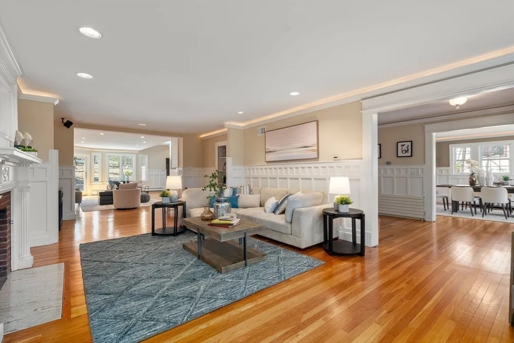 29 Gammons Rd, Newton, MA 02468