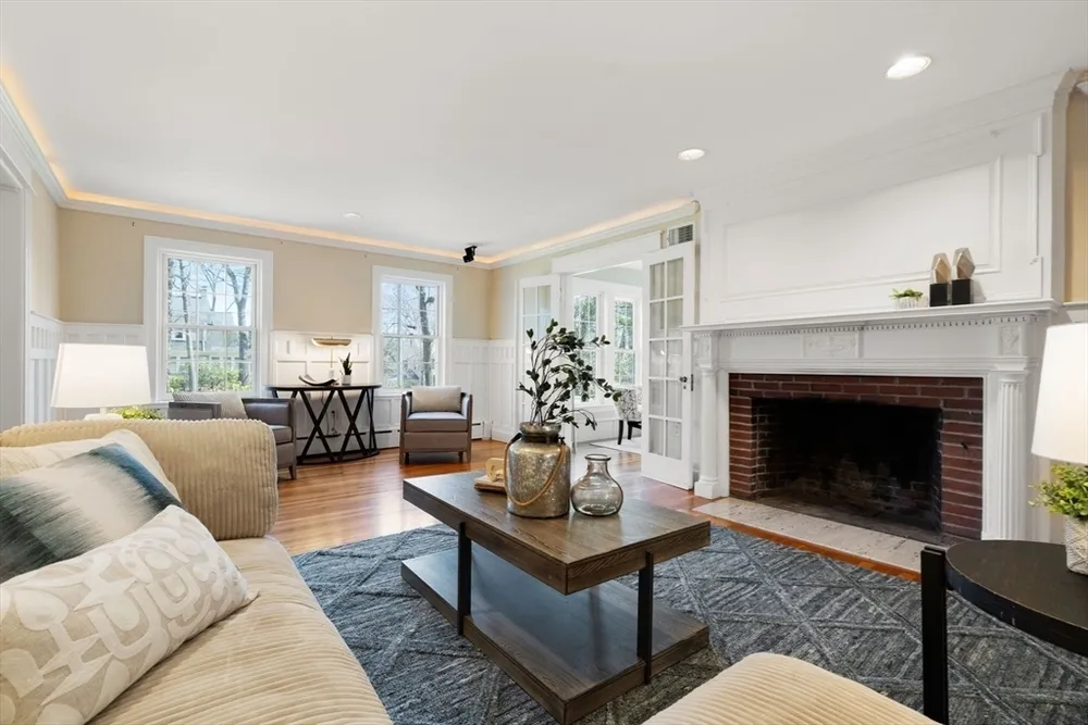 29 Gammons Rd, Newton, MA 02468