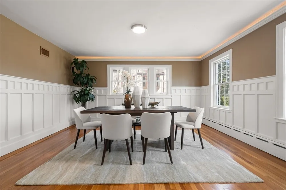 29 Gammons Rd, Newton, MA 02468