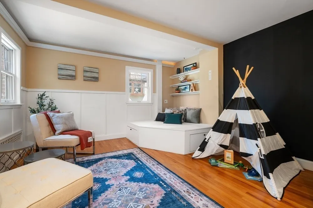 29 Gammons Rd, Newton, MA 02468