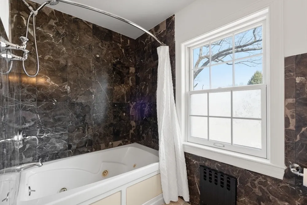 29 Gammons Rd, Newton, MA 02468