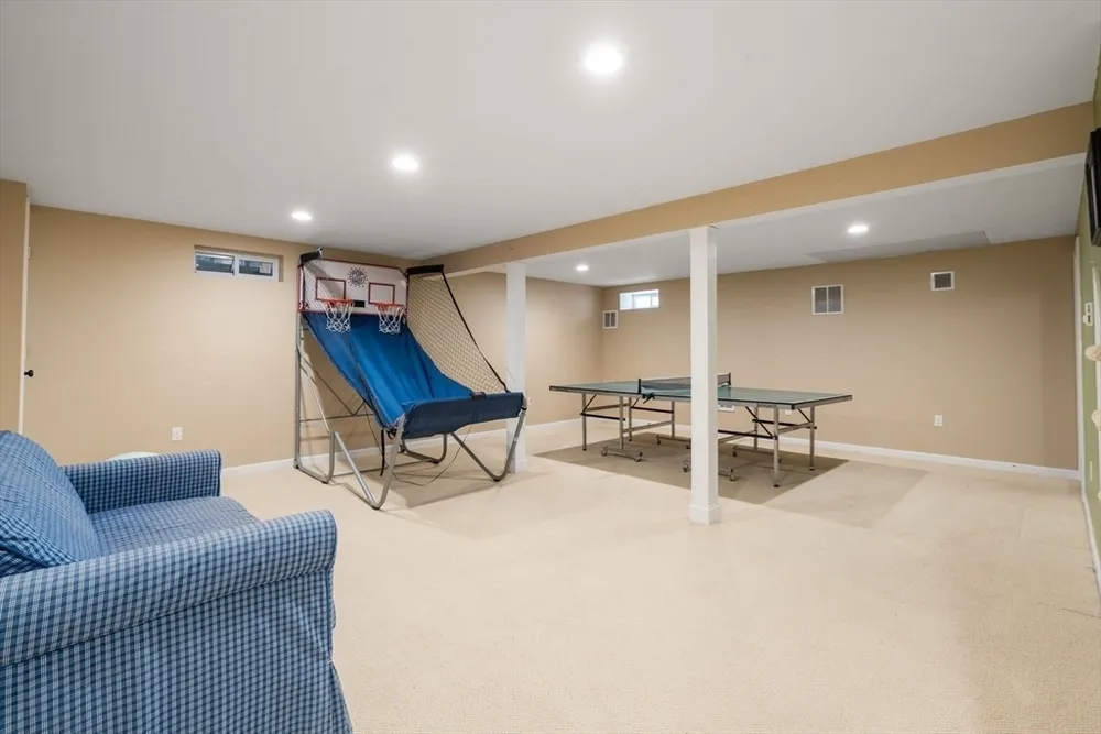 43 Maple St, Norfolk, MA 02056