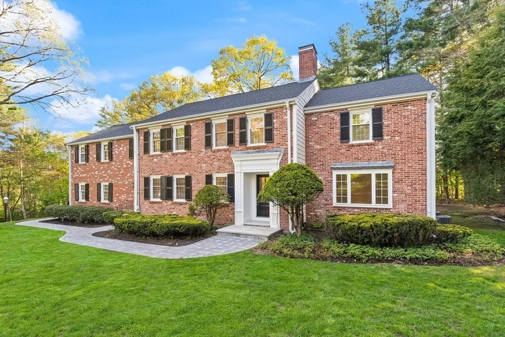 35 Grey Ln, Lynnfield, MA 01940