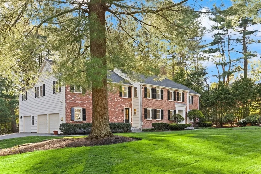 35 Grey Ln, Lynnfield, MA 01940