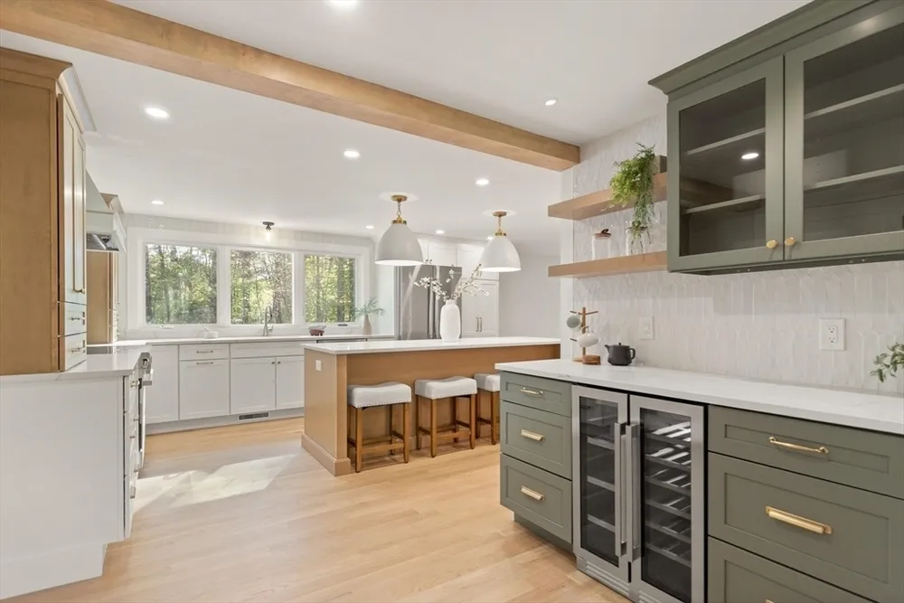 35 Grey Ln, Lynnfield, MA 01940