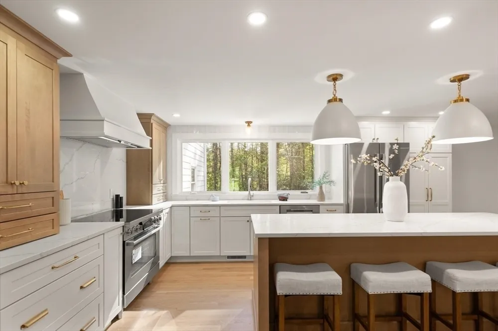 35 Grey Ln, Lynnfield, MA 01940