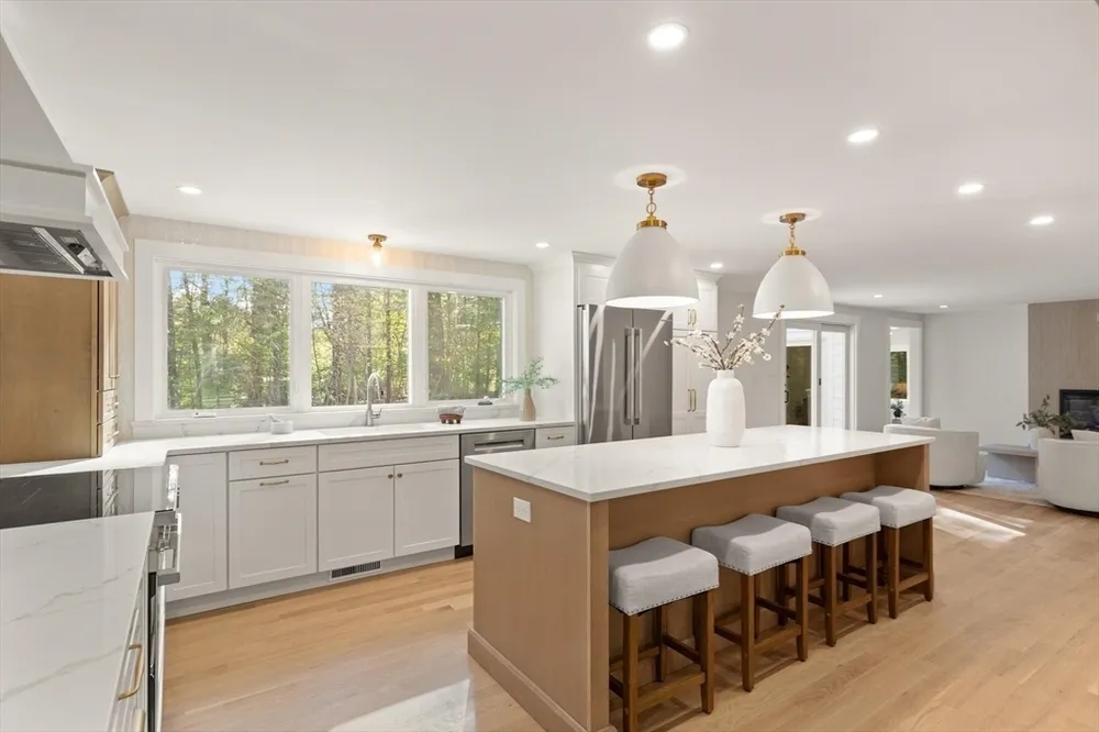 35 Grey Ln, Lynnfield, MA 01940