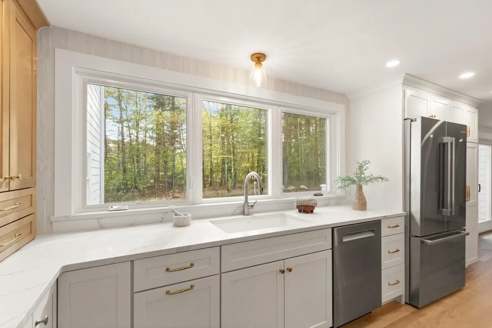 35 Grey Ln, Lynnfield, MA 01940