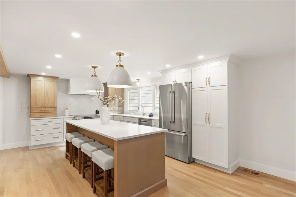 35 Grey Ln, Lynnfield, MA 01940