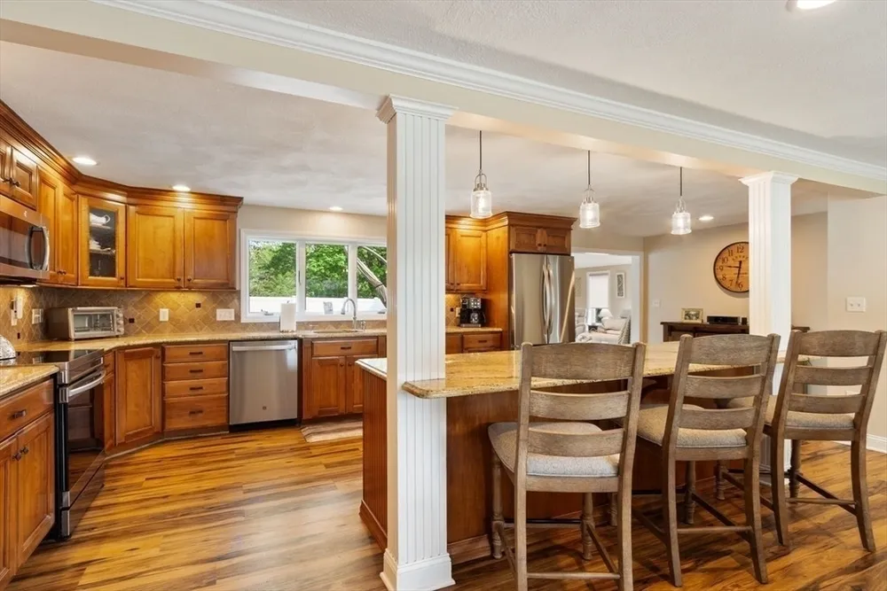 3 Maryvale Ln, Peabody, MA 01960