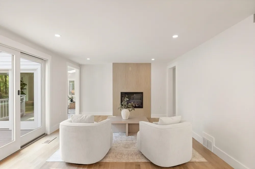 35 Grey Ln, Lynnfield, MA 01940