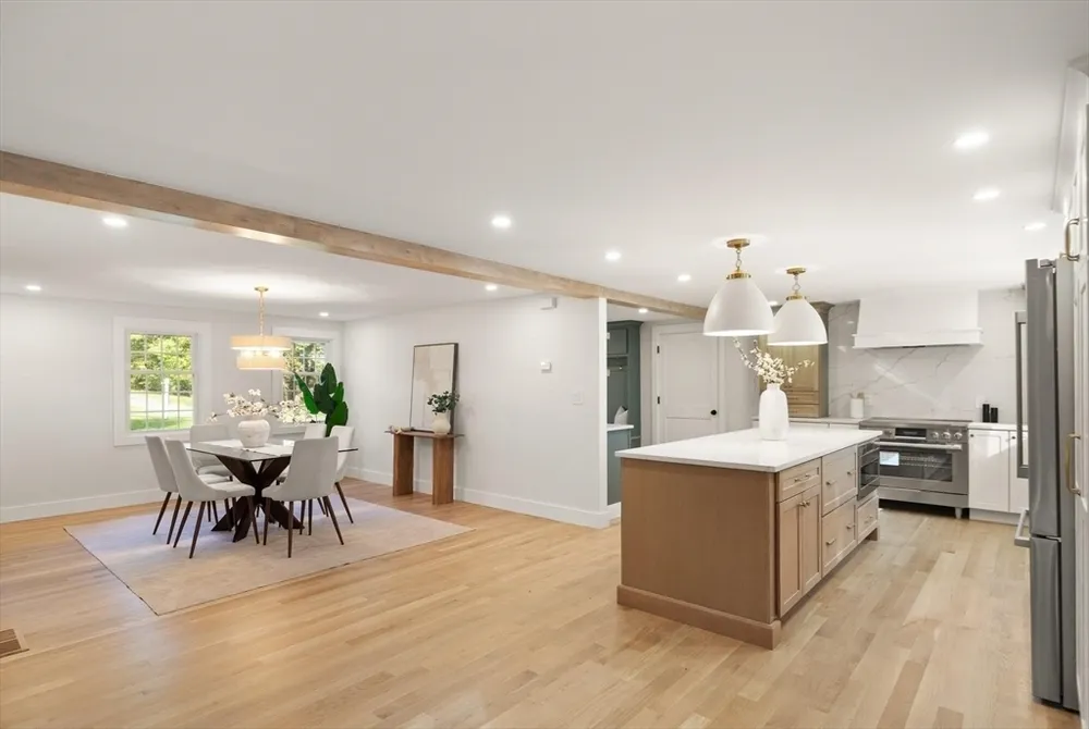 35 Grey Ln, Lynnfield, MA 01940