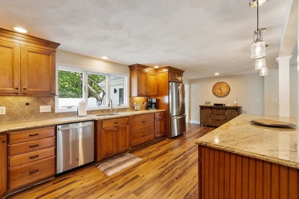 3 Maryvale Ln, Peabody, MA 01960
