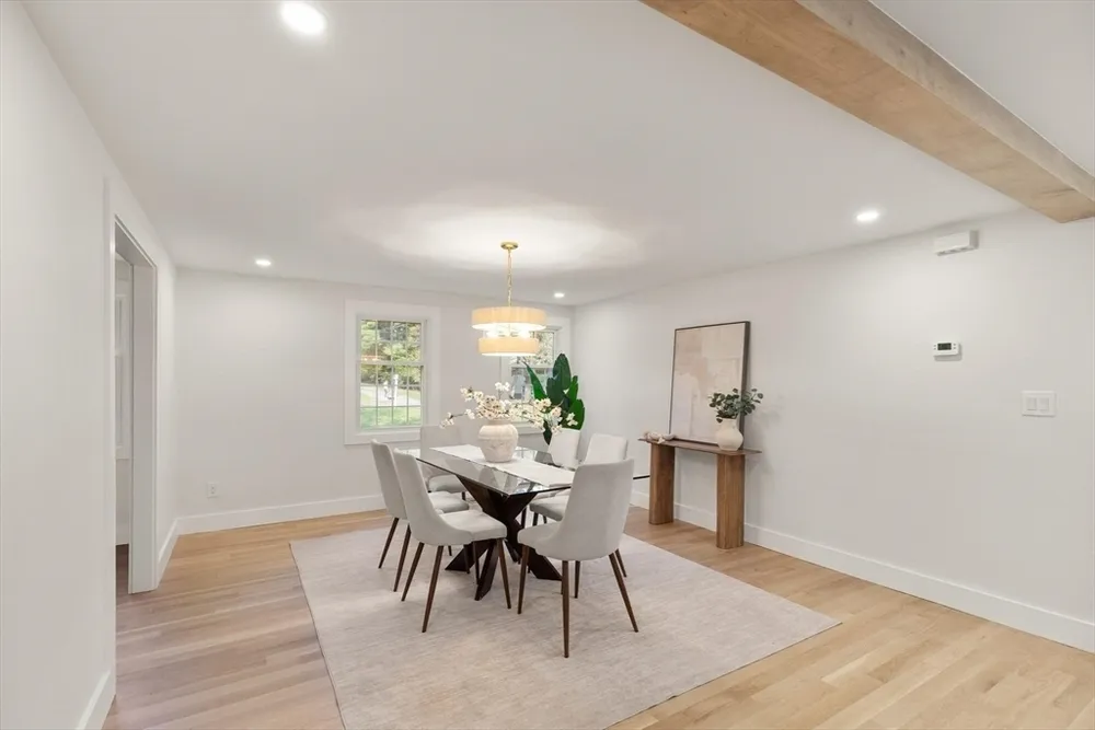 35 Grey Ln, Lynnfield, MA 01940