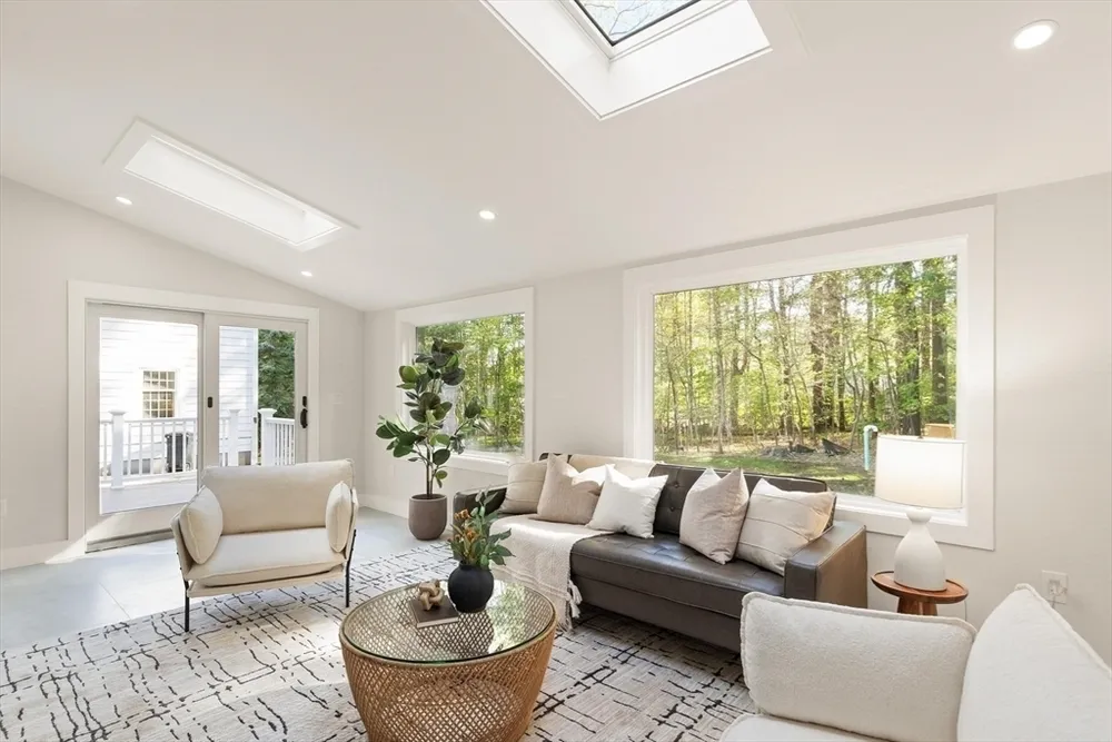 35 Grey Ln, Lynnfield, MA 01940